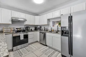 King Suite Townhouse close to everywhere - Image 2