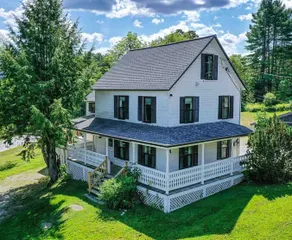 Stylish Farmhouse - Close to Ski, Golf + Hot Tub - Image 3