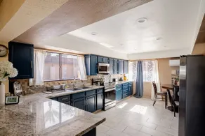 Luxury Stays | 6BR Family Retreat • Indoor Jacuzzi - Image 5