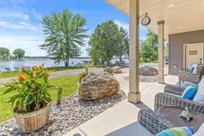 Multi-generational|LARGE Lakefront|GAMEROOM - Image 4