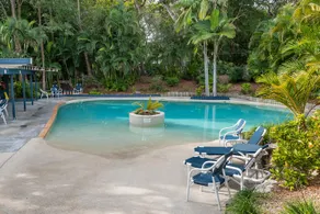 Rainbow Retreat, Pool View, 300m to Beach, A/C - Image 2