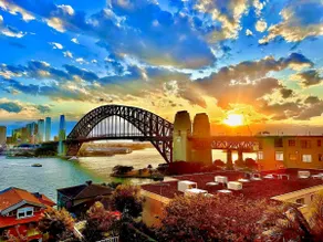 Sydney Harbour Bridge View Apartment - Image 3