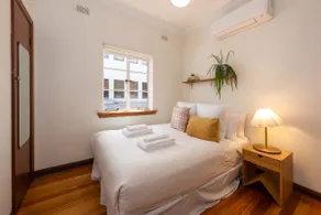 Charming Art Deco Unit in East Melbourne - Image 3