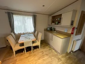 NEW FOREST Hoburne Bashley Holiday Park, Spacious Caravan Sycamore 201 Sleeps 6 - Image 4