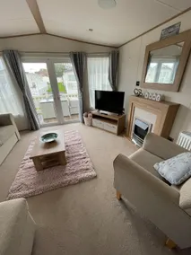 NEW FOREST Hoburne Bashley Holiday Park, Spacious Caravan Sycamore 201 Sleeps 6 - Image 5