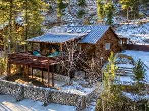Cozy Mountain Log Cabin Retreat & Hot Tub - Image 2