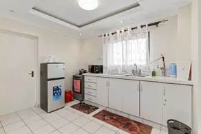 KBsuites cozy,spacious 1bd apartment(near jkia) - Image 4