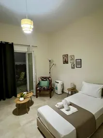 Athenas Guesthouse - Image 2