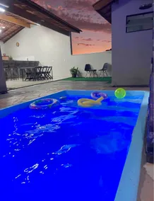 Farmhouse with heated pool, 10 minutes from downtown - Image 5