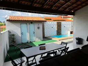 Farmhouse with heated pool, 10 minutes from downtown - Image 3