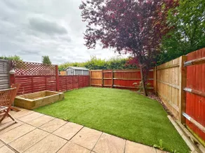 Town Centre spacious 4 bed town house - Image 5