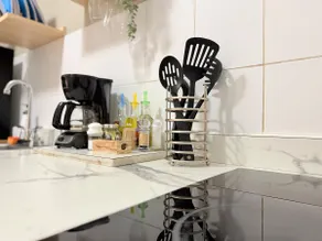Near Airport & Ferry Car Rentals Cozy Apartment - Image 4