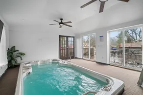 Luxury 3BR Home with Spa Pool, Gym & full backyard - Image 2