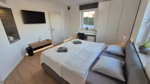 Exclusive apartment with balcony - Image 3