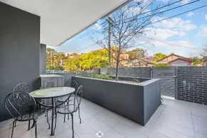 Comfy 3 bed near DFO, Sydney Olympic Park - Image 2