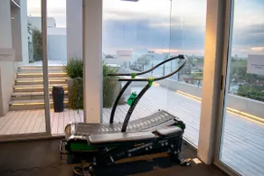 7th floor with a panoramic view, swimming pool, and gym - Image 2