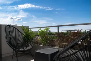 7th floor with a panoramic view, swimming pool, and gym - Image 3