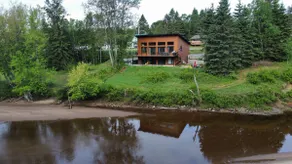 Waterfront chalet - private hot tub - Fireplace - 8 people - Image 4