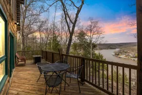 Spacious Log cabin with amazing lake views! Only minutes from LOZ attractions. - Image 2