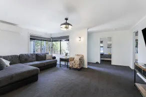 Higgins-Newly renovated house in central position - Image 3