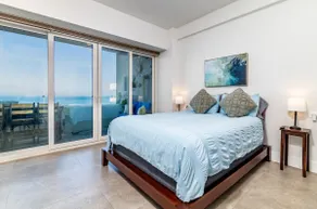Beachfront Condo w/Balcony, amazing view - Image 2