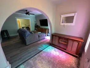 Stay near Downtown Hot Springs - Image 3