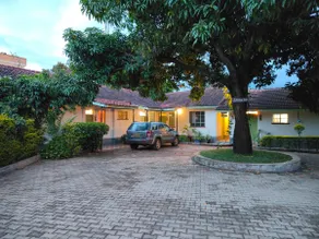 Lavish 2br w/ 3 beds, garden view &outdoor seating - Image 5