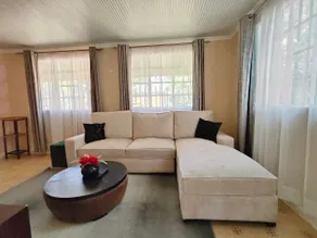 Lavish 2br w/ 3 beds, garden view &outdoor seating - Image 3