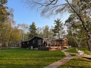Picturesque Up North Family Getaway - Image 2