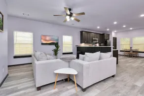 4BR Group Stay Near Downtown - Image 5