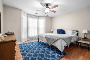 Private Spacious Ample Parking - Image 3