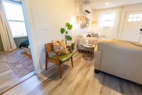 Private 2 Bdrm Shop Apt - Pets & Large Deck - Image 5