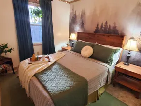 The Haven, a cozy cabin in the woods. Pet friendly - Image 3