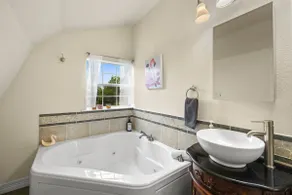 Hilltop/4 acre/King beds/Jacuzzi/2br2ba/Sleeps8/Pets - Image 4