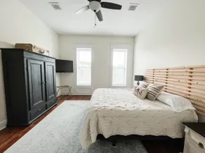 LG Downtown Loft/2 King Beds/Overlooking Broadway - Image 4