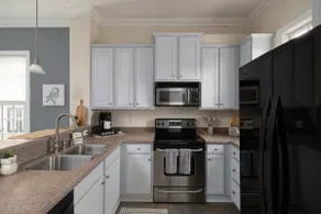 Bright & Beautiful 2BR Townhome in Downtown GSO - Image 3