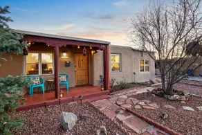 Hummingbird House, 3BD/2BA Charmer, Firepit, Patio - Image 4