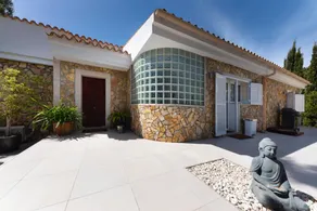 Exclusive villa with sea view and pool in Paguera - Image 2