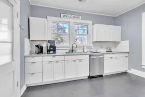 Historic 3BR with Porch near Downtown - Image 4
