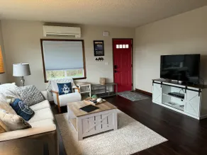 River's Bend Cottage-Scenic River & Mountain Views - Image 4