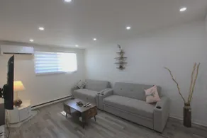 Stylish and Modern 1BR MTL - Image 3