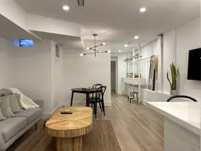 Modern Queen West Spot Near Stadium & Amphitheatre - Image 2