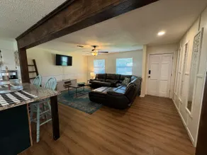 High Plains Hideaway-Cozy and convenient to TTU, LCU, Medical District and more! - Image 5
