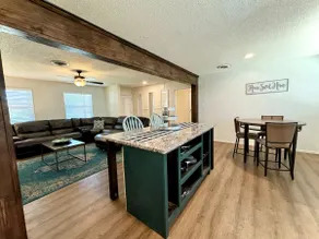 High Plains Hideaway-Cozy and convenient to TTU, LCU, Medical District and more! - Image 2