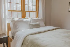 Maplewood Cabin, hideaway w/ hot tub + fireplace - Image 3