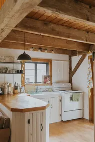 Maplewood Cabin, hideaway w/ hot tub + fireplace - Image 4
