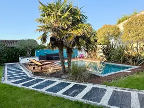 Character house with pool - Image 2