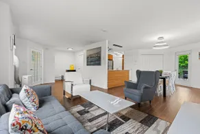 Lovely 2-bedroom Apt. in DIX30 close to DT - Image 3