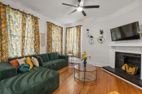 Starland Group Retreat | Sleeps 22 | 3 Homes in 1 - Image 4