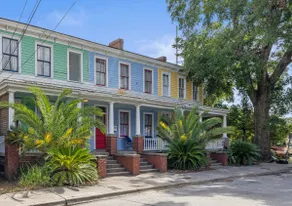 Starland Group Retreat | Sleeps 22 | 3 Homes in 1 - Image 2